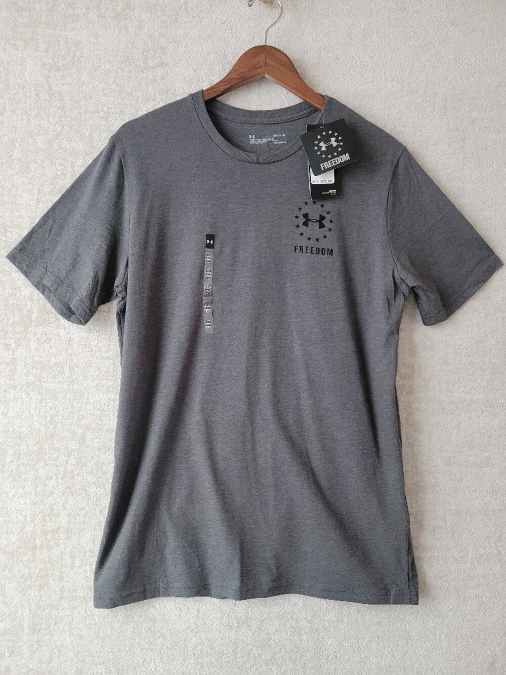 Under Armour Freedom Flag Shirt Mens Medium Gray Crew Neck Reg Fit NWT